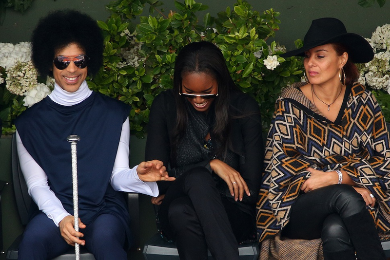 Illustration for article titled Prince At The French Open With A Scepter